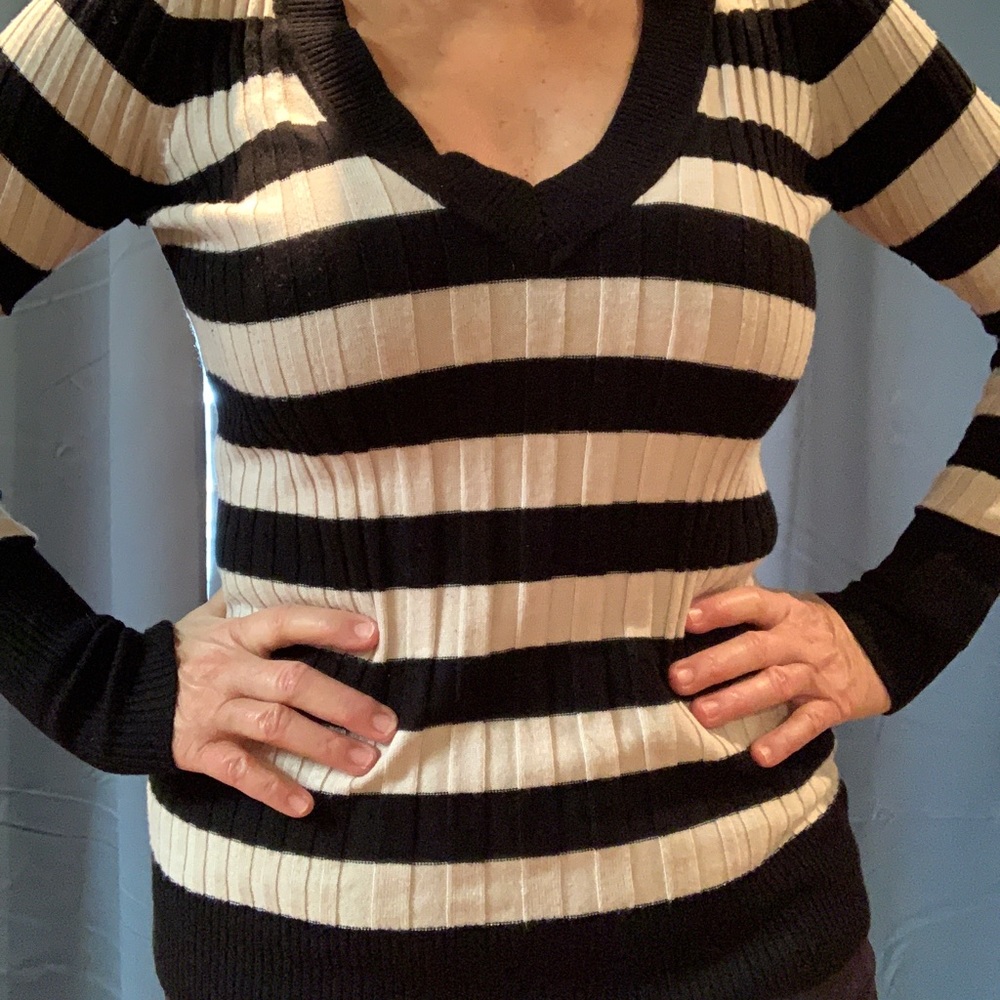 Black and White sweater - Medium